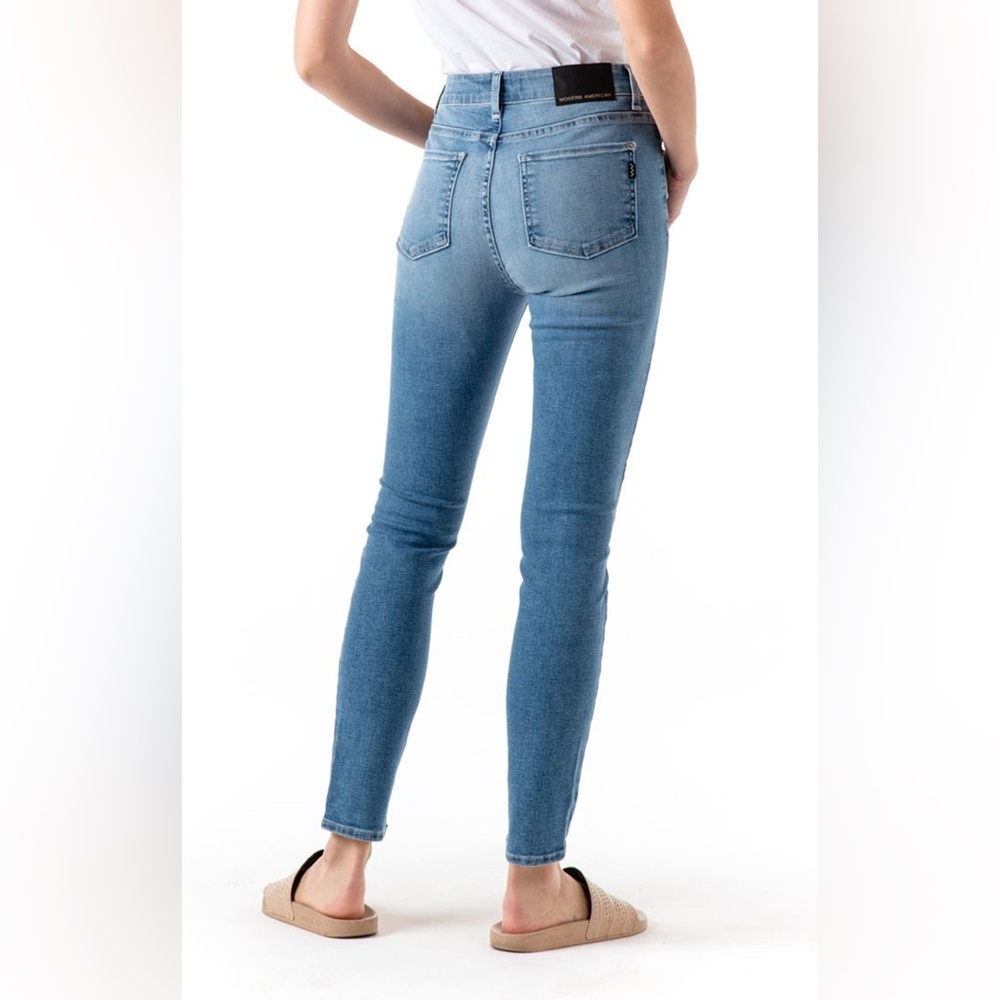NWT Modern American Soho Crop Tacoma Wash‎ Blue Size 28 Minimalist Casual Preppy